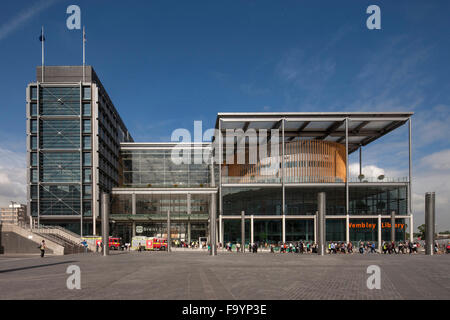 Brent Civic Center et bibliothèque de Wembley, Londres. L'efficacité énergétique d'un espace civique moderne. Vue extérieure. Banque D'Images