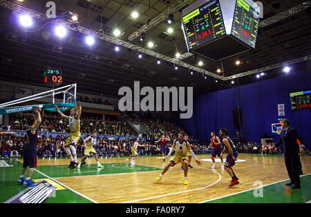 Kiev, UKRAINE - le 14 novembre 2013 : match de basketball Euroleague entre Budivelnik Kiev et le FC Barcelone Banque D'Images