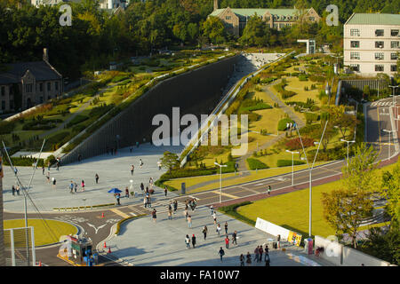 Le Campus de Ewha complexe au plus grand tous l'éducation des femmes, l'Institut de l'Université Ewha Womans est vu du dessus vue aérienne Banque D'Images