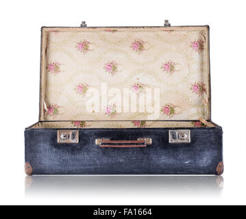 Valise vintage noir ouvert isolé sur fond blanc Banque D'Images