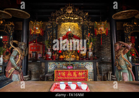 Autel décoré au Pak Tai Temple sur l'île de Cheung Chau à Hong Kong, Chine. Banque D'Images