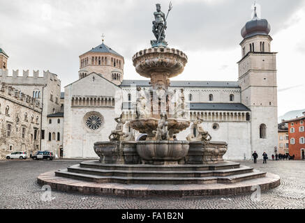 Fontaine de Neptune de la place de la Cathédrale, Trento, Italie Banque D'Images