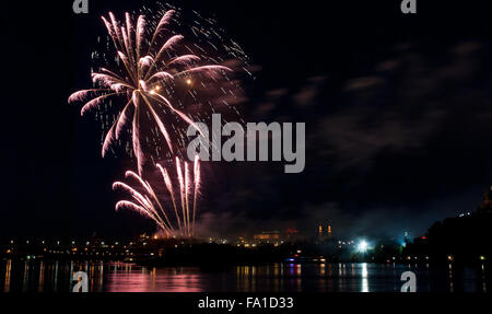 Ottawa, Canada, feu d'artifice dans la ville. Banque D'Images