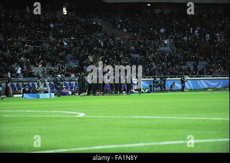 Yokohama, Kanagawa, Japon. 18Th Oct, 2015. Le Sanfrecce Hiroshima squad célébrer après avoir remporté le match entre Guangzhou Evergrande et Sanfrecce Hiroshima au stade international de Yokohama. © Marcio Machado/ZUMA/Alamy Fil Live News Banque D'Images