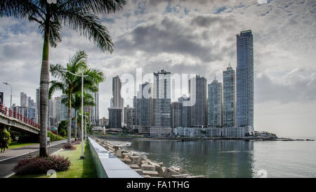 Panama City Skyline de Cinta Costera Parc, la ville de Panama, Amérique Centrale Banque D'Images