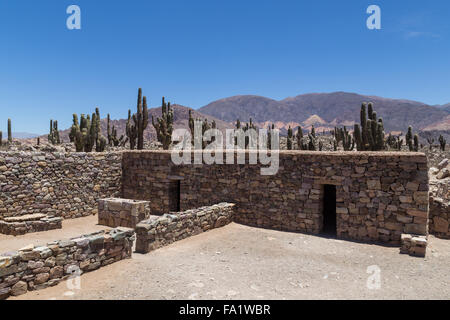 L'église reconstruite à la forteresse pré-inca Pucara de Tilcara, dans le nord-ouest de l'Argentine. Banque D'Images