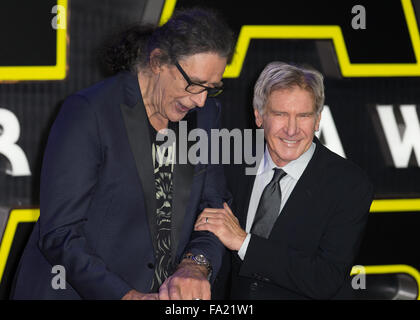 Harrison Ford, Peter Mayhew assiste à la première européenne de 'Star Wars : The Force éveille' tenue à l'Odeon Leicester Square Banque D'Images