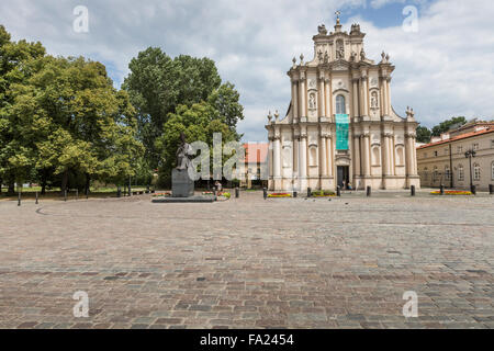 Varsovie - 09 juillet : église rococo des Visitandines (1780) à la rue Krakowskie Przedmiescie à Varsovie, Pologne. Peinture de Bern Banque D'Images