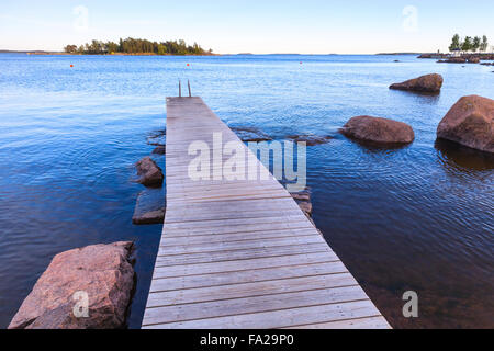 Jetée en bois du lac Saimaa, paysage, Finlande Banque D'Images