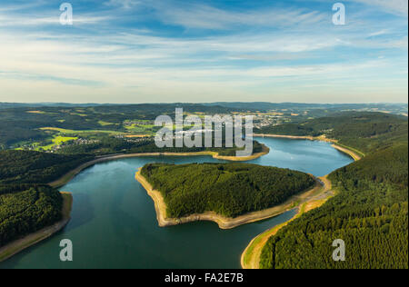 Vue aérienne, Gilberginsel, abaissement du niveau de l'eau dans le Biggetalsperre Felsschuettdammes à la réparation Banque D'Images