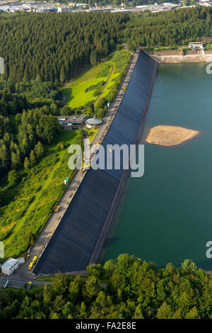 Vue aérienne, abaissement du niveau de l'eau dans le Biggetalsperre Felsschuettdammes à réparer le dans la zone urbaine, barrage, Attendorn Banque D'Images