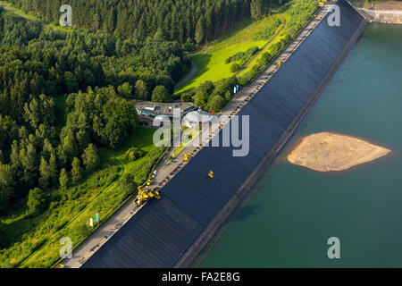 Vue aérienne, abaissement du niveau de l'eau dans le Biggetalsperre Felsschuettdammes à réparer le dans la zone urbaine, barrage, Attendorn Banque D'Images