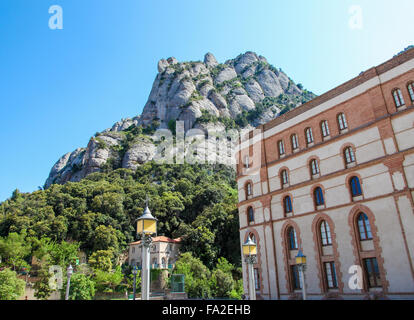 MONTSERRAT, ESPAGNE - 17 juillet 2014 : l'abbaye de Santa Maria de Montserrat en Catalogne, Espagne Banque D'Images