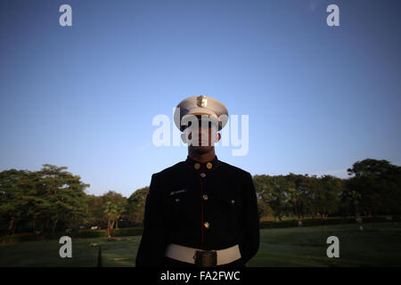 La ville de Panama, Panama. 18Th Oct, 2015. Un garde assiste à une procession en mémoire des victimes de l'invasion militaire des États-Unis à Panama en décembre 1989 à Panama City, capitale du Panama, le 20 décembre, 2015. Le 20 décembre, 1989, l'armée américaine a envahi le Panama pour renverser l'ancien général panaméen Manuel Antonio Noriega. © Mauricio Valenzuela/Xinhua/Alamy Live News Banque D'Images