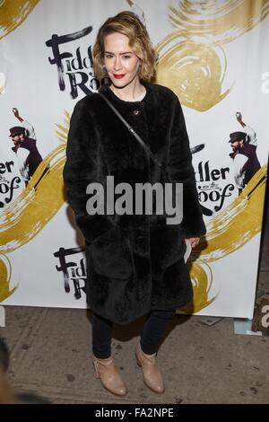 New York, NY, USA. 18Th Oct, 2015. Sarah Paulson présents pour UN VIOLON SUR LE TOIT d'ouverture, le théâtre de Broadway, New York, NY Le 20 décembre 2015. Crédit : Jason Smith/Everett Collection/Alamy Live News Banque D'Images