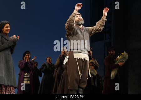 New York, NY, USA. 18Th Oct, 2015. Danny Burstein présents pour UN VIOLON SUR LE TOIT d'ouverture, le théâtre de Broadway, New York, NY Le 20 décembre 2015. Crédit : Jason Smith/Everett Collection/Alamy Live News Banque D'Images