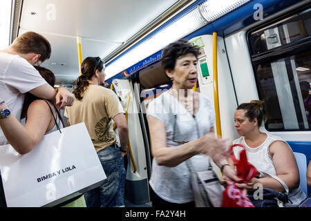 Madrid Espagne,Europe,Espagnol,Hispanic Latin Latino immigrés ethniquement minoritaires,Moncloa-Aravaca,Arguelles station de métro,métro,train,public tra Banque D'Images