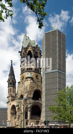 À l'église Gedaechtniskirche Kurfuersten Damm Boulevard Berlin Allemagne Banque D'Images