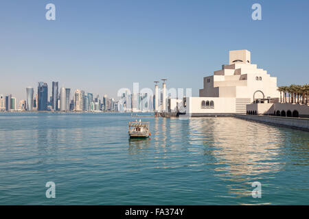 Skyline de Doha et Musée des Arts Islamiques Banque D'Images