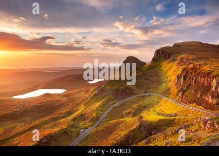 Lever du soleil sur l'Quiraing sur l'île de Skye en Ecosse. Banque D'Images