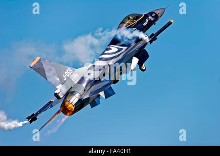 Une force aérienne néerlandaise General Dynamics F-16AM Fighting Falcon, J-055, qui décolle de la riat, RAF Fairford, UK, 2006. Banque D'Images