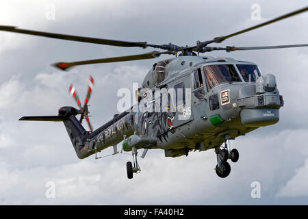 Westland Lynx HMA.8XZ SRU722/645 de la Royal Navy Black Cats Helicopter Display Team au Cotswold Airshow, Gloucestershire, Royaume-Uni Banque D'Images