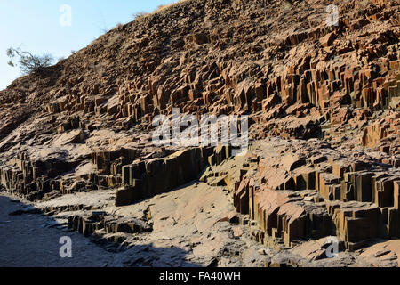 Tuyaux d'orgue formation géologique près de Twyfelfontein, Damaraland, Namibie Banque D'Images