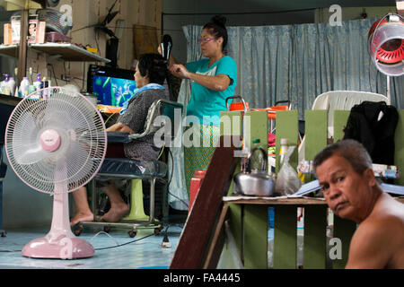 Coiffure locale dans l'Île de Ko Kret, Bangkok, Thaïlande Banque D'Images