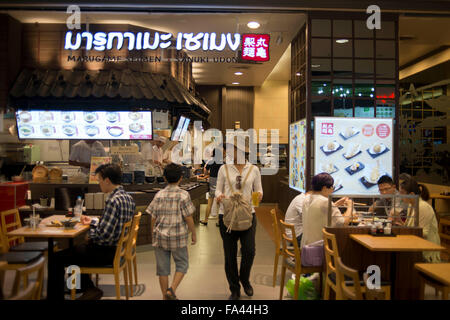 Marugame seimen restaurant, Bangkok. Quand Mito Seimen a commencé ses activités au Japon en 2005, son objectif était simple - d'amener les Banque D'Images