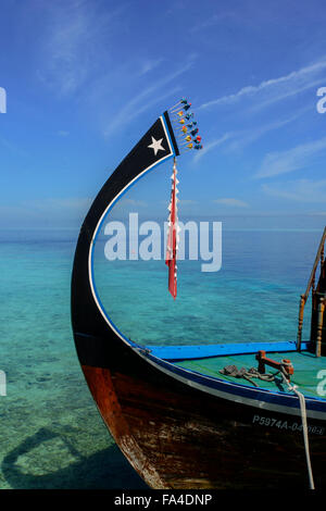 Biyahdoo Island, Maldives, océan Indien, dhoni traditionnel bateau de pêche. Banque D'Images