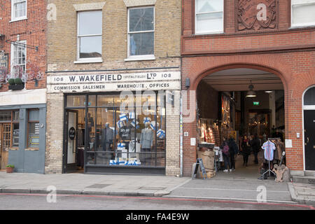 Wakefield - Ben Sherman Magasin de vêtements et les étals du marché, Spitalfields, Londres Banque D'Images