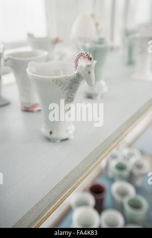 Sur le plateau vases en porcelaine dans une maison de verre, Bavière, Allemagne Banque D'Images