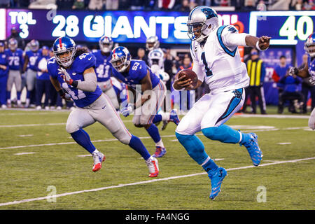 Le Meadowlands, NJ, USA. Dec 21, 2015. NJ, quarterback Carolina Panthers Cam Newton # 1 brouille dans un match de la NFL contre les Giants de New York le 21 décembre 2015, au stade Metlife à Meadowlands, NJ. Les Panthère défait les géants 38-35. Margaret Bowles/CSM/Alamy Live News Banque D'Images