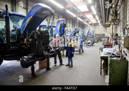 Boutique de fabrication de ce mettre ensemble des tracteurs et machines agricoles. Banque D'Images