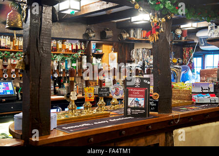 Bar dans le Fleece Inn, South Littleton, près de Evesham, Worcestershire, Angleterre, Royaume-Uni Banque D'Images