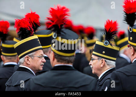 Chorale des mineurs à la cérémonie de fermeture de la mine de charbon de l'Auguste Victoria, dans la région de Marl, Allemagne, la mine a été fermée après 116 ans Banque D'Images