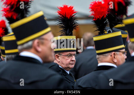 Chorale des mineurs à la cérémonie de fermeture de la mine de charbon de l'Auguste Victoria, dans la région de Marl, Allemagne, la mine a été fermée après 116 ans Banque D'Images