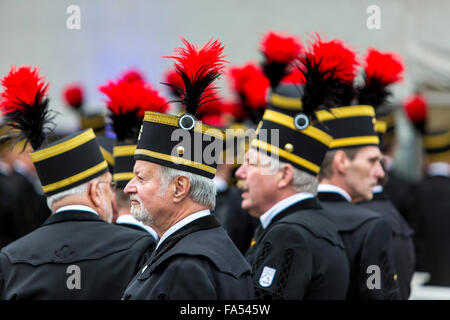 Chorale des mineurs à la cérémonie de fermeture de la mine de charbon de l'Auguste Victoria, dans la région de Marl, Allemagne, la mine a été fermée après 116 ans Banque D'Images