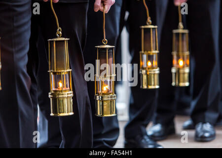 Chorale des mineurs à la cérémonie de fermeture de la mine de charbon de l'Auguste Victoria, dans la région de Marl, Allemagne, la mine a été fermée après 116 ans Banque D'Images