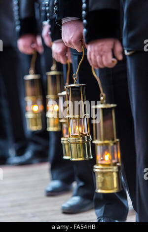 Chorale des mineurs à la cérémonie de fermeture de la mine de charbon de l'Auguste Victoria, dans la région de Marl, Allemagne, la mine a été fermée après 116 ans Banque D'Images