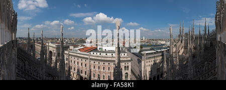 Vue de la ville de Milan de la cathédrale (Duomo di Milano), Milan, Lombardie, Italie Banque D'Images