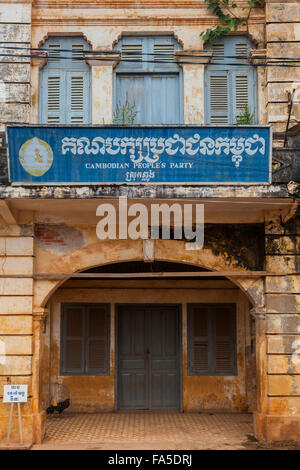 Bâtiment colonial français à Chhlong | Kratie Province, Cambodge Banque D'Images