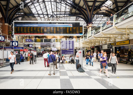 La statiion Liverpool Street, Londres, Angleterre, Royaume-Uni Banque D'Images