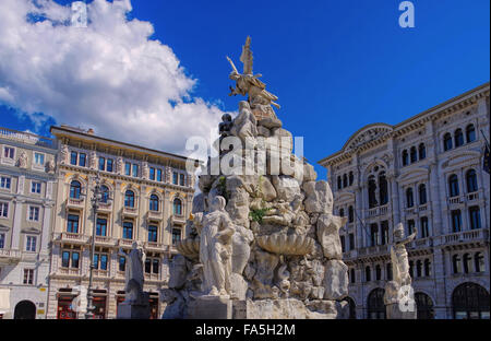 Triest Piazza Grande Brunnen - Trieste Piazza Grande et 01 Banque D'Images