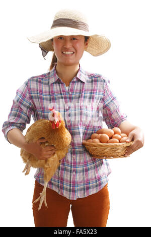 L'agriculteur a pris un panier d'œufs et de poulet Banque D'Images