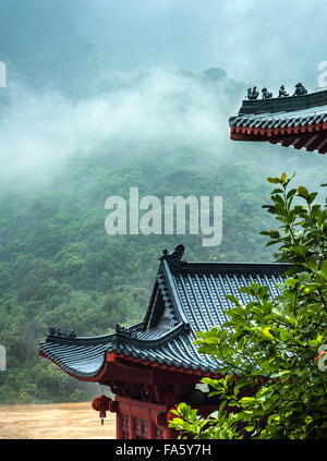 La province de Guangdong, Qingyuan, Feilaixia Ville Paysage Temple vol Banque D'Images