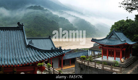 La province de Guangdong, Qingyuan, Feilaixia Ville Paysage Temple vol Banque D'Images