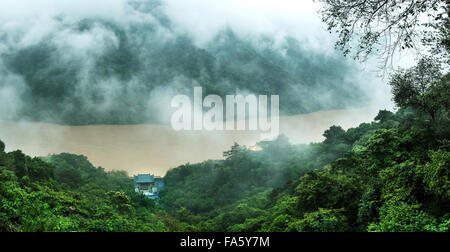 La province de Guangdong, Qingyuan, Feilaixia Ville Paysage Temple vol Banque D'Images