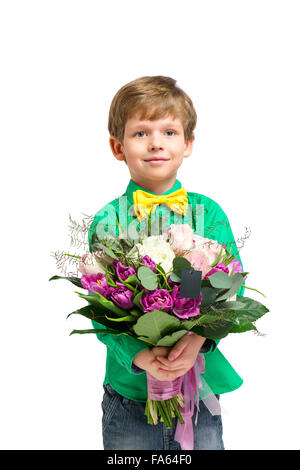 Beau petit garçon avec bouquet de fleurs Banque D'Images