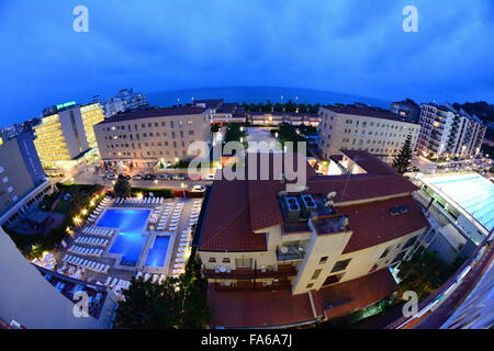 Vue sur Calella hotels à partir de l'hôtel balcony à Costa Brava, Espagne. Prise de vue au grand angle. Banque D'Images